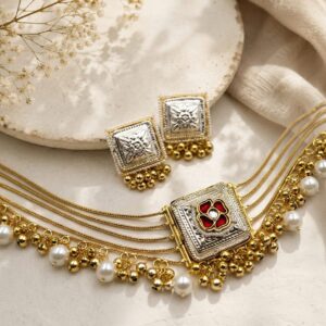 Golden necklace with matching studs