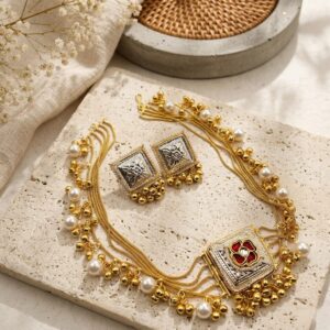 Golden necklace with matching studs