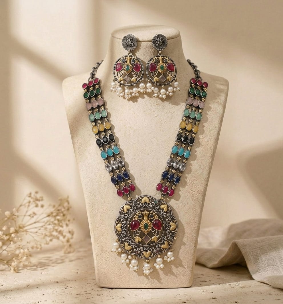 Long chain dual tone necklace
