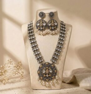 Long chain dual tone necklace