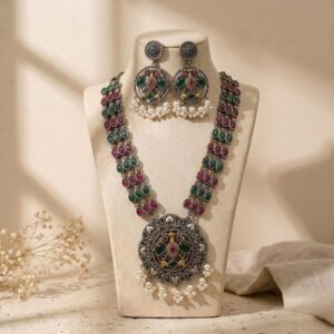 Long chain dual tone necklace