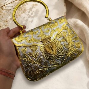 Dual tone clutch with sling