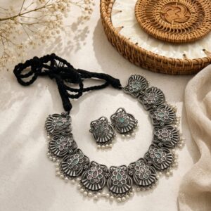 Elegant stone choker set