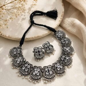 Elegant stone choker set
