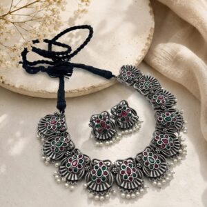 Elegant stone choker set