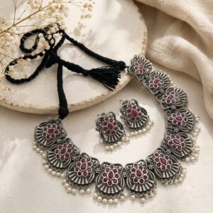 Elegant stone choker set