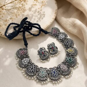 Elegant stone choker set