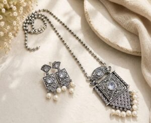 Long chain stone pendant set