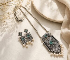 Long chain stone pendant set