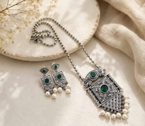 Long chain stone pendant set