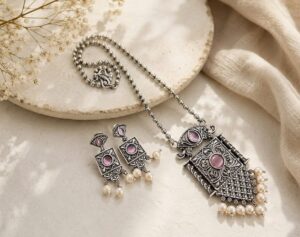 Long chain stone pendant set