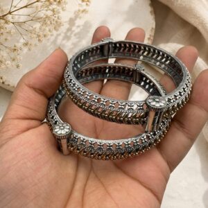 Elegant dual tone kada