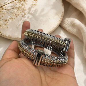 Elegant dual tone kada