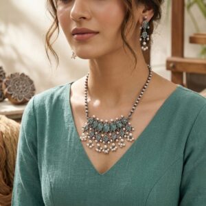 Stone chain pendant with earrings