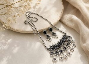 Stone chain pendant with earrings