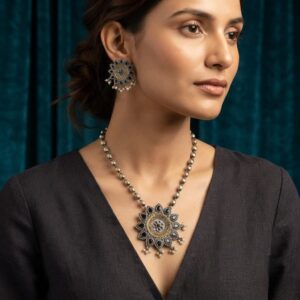 Dual tone floral designed pendant set