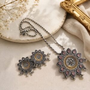 Dual tone floral designed pendant set